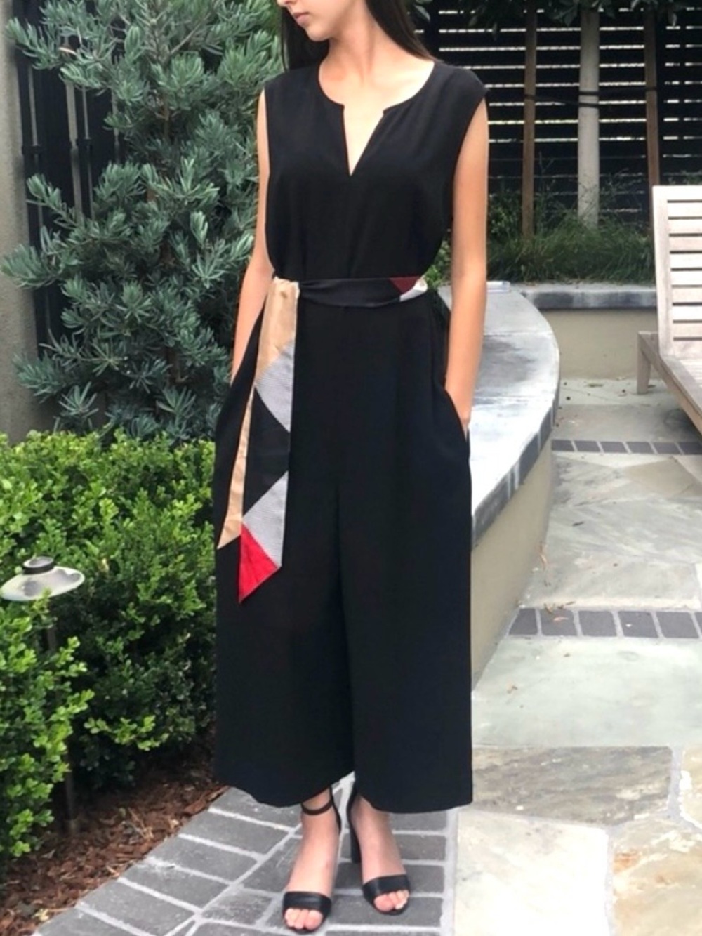 St. John Black Wide Leg Cropped  Sleeveless Jumpsuit Chic Minimalist Sz 6 Small